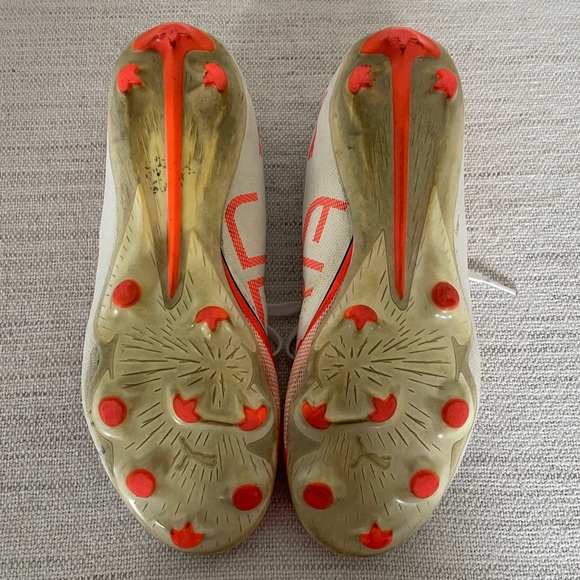 Puma White and Red Soccer Cleats- Size 6. Unisex. - Picture 6 of 9